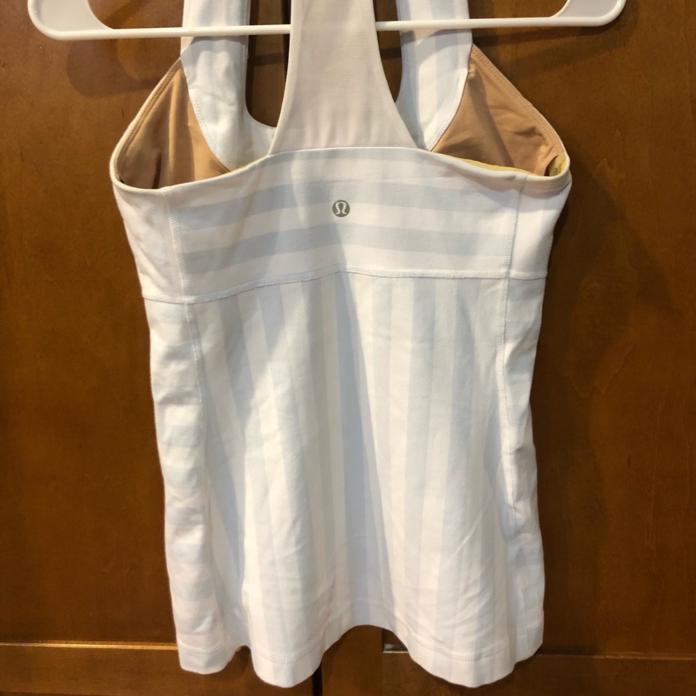 100% authentic Lulu Lemon razor back tank. Women - Picture 2 of 6